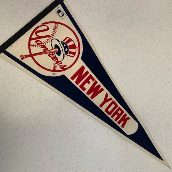 Set of 2 Vintage New York Yankees Collectible Wall Hanging Pennant Flags - Picture 14 of 16